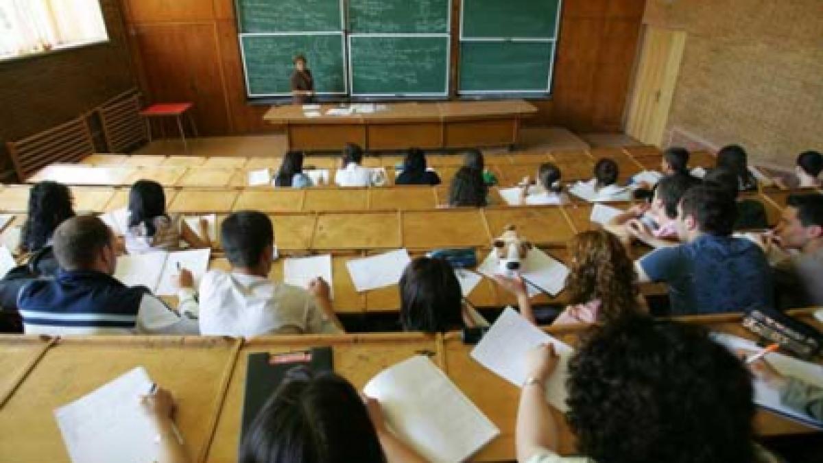 "Educaţia, transformată într-un privilegiu social"