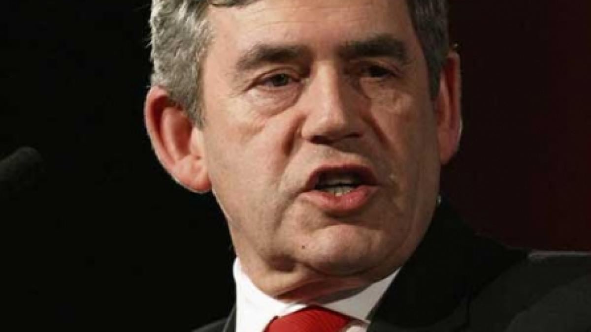 Conservatorul David Cameron preia frâiele puterii, după demisia lui Gordon Brown