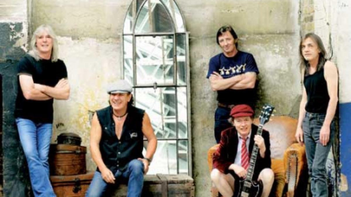 AC/DC -  Merită!