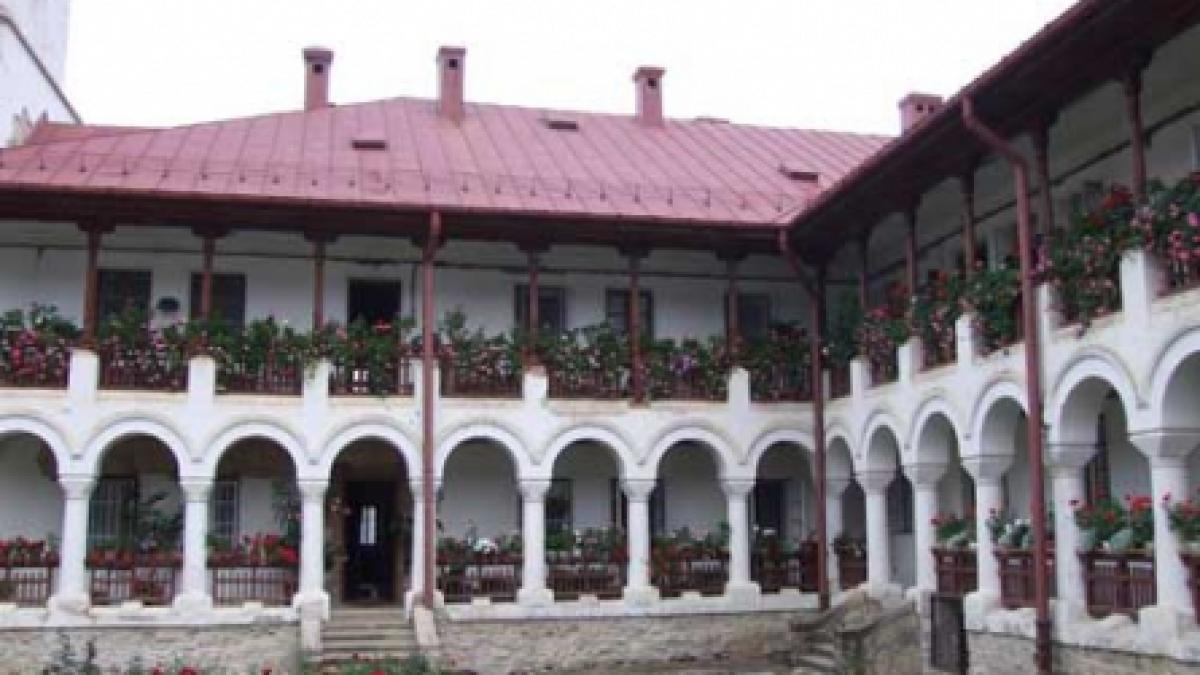  Agapia, mănăstirea dragă