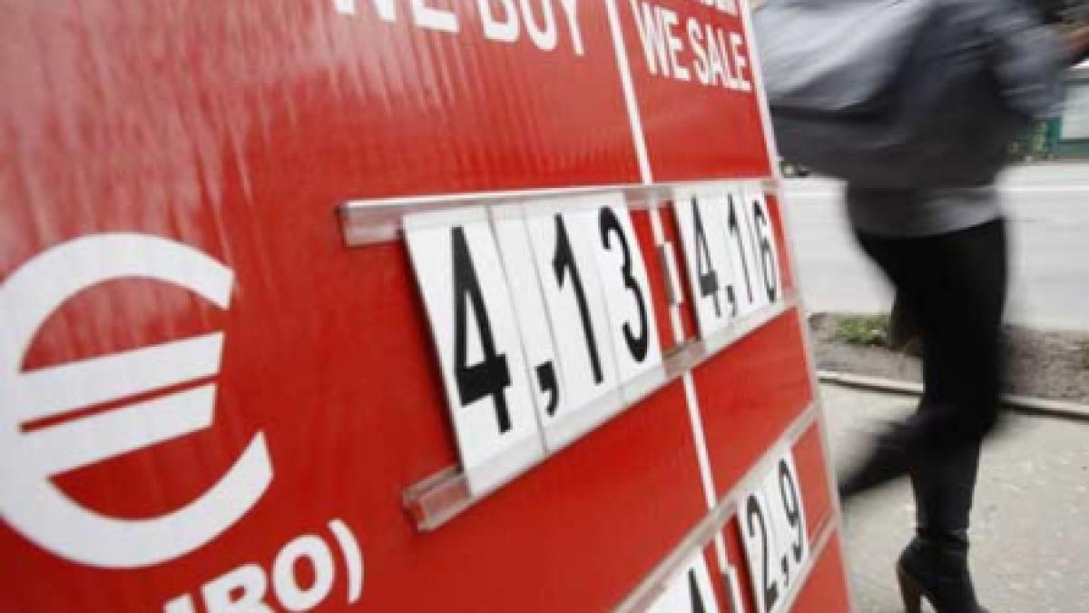 Euro se dezintegrează şi ne scumpeşte benzina şi gazul