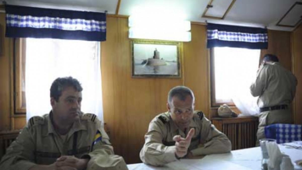 Un submarin şi zece promisiuni