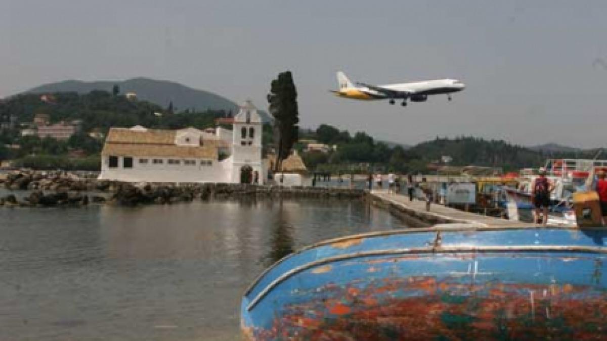 Grecia se ieftineşte şi atrage turişti