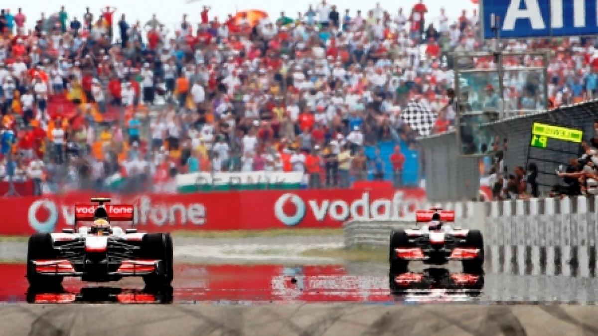 Hamilton câştigă, iar McLaren realizează ”dubla”