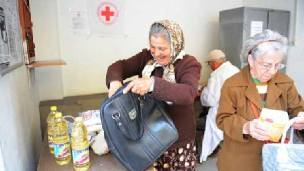 Şi bătrân, şi sărac, şi în România