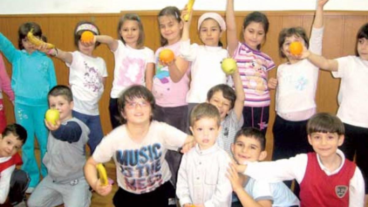 Confruntarea fructelor, bucuria copiilor