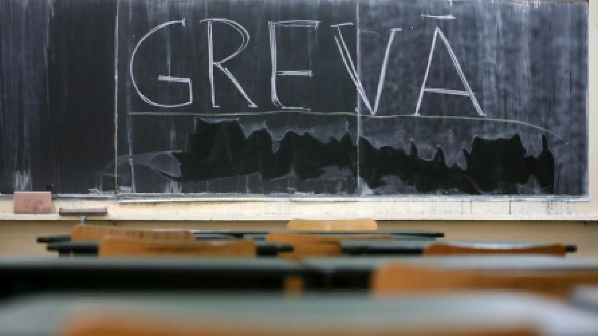 Profesorii vor să blocheze anul şcolar şi cer demisia lui Funeriu