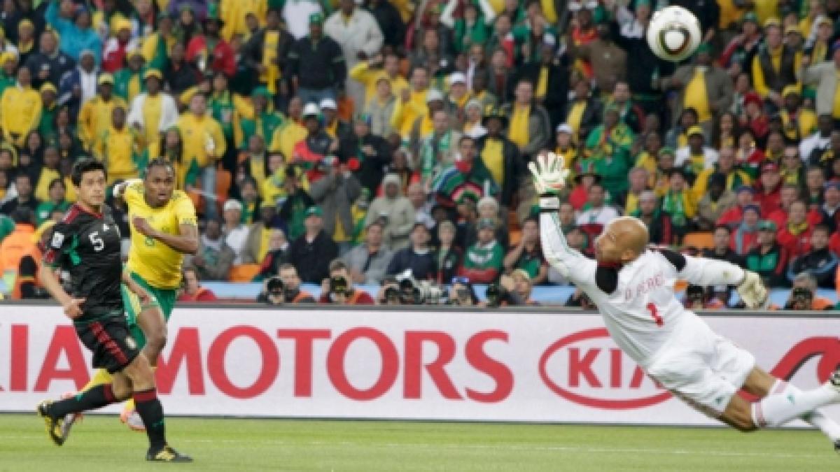Africa de Sud-Mexic 1-1: Tshabalala, anulat de Marquez