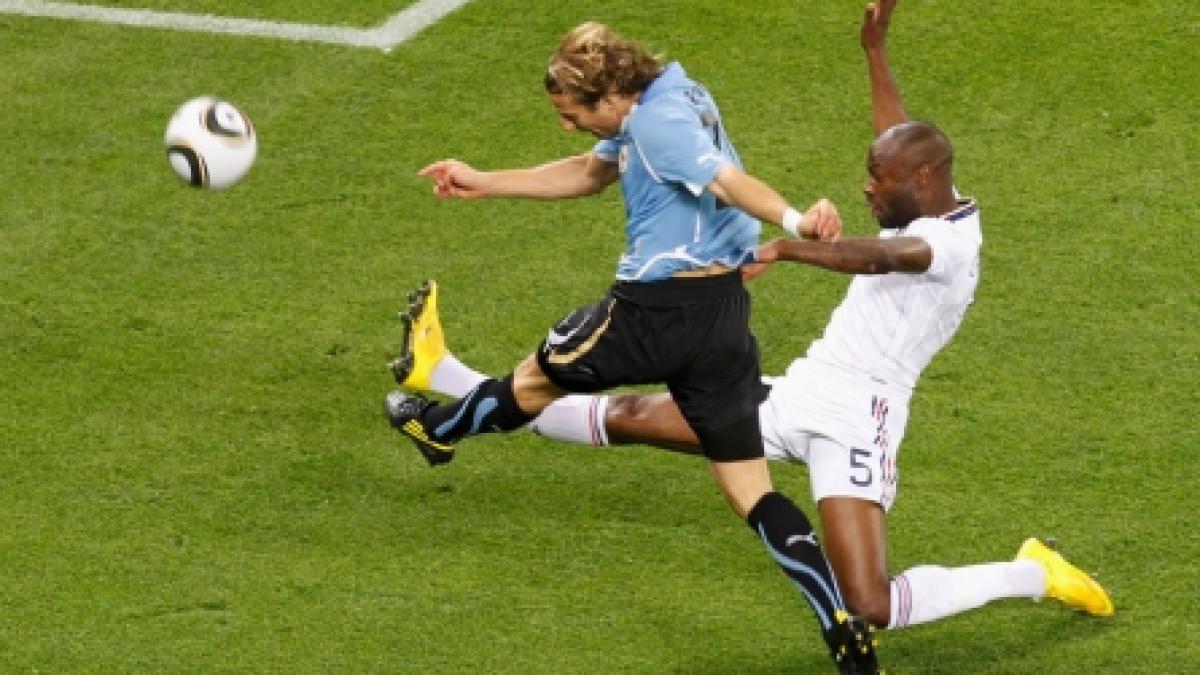 Uruguayenii, furaţi în timpul meciului cu Franţa