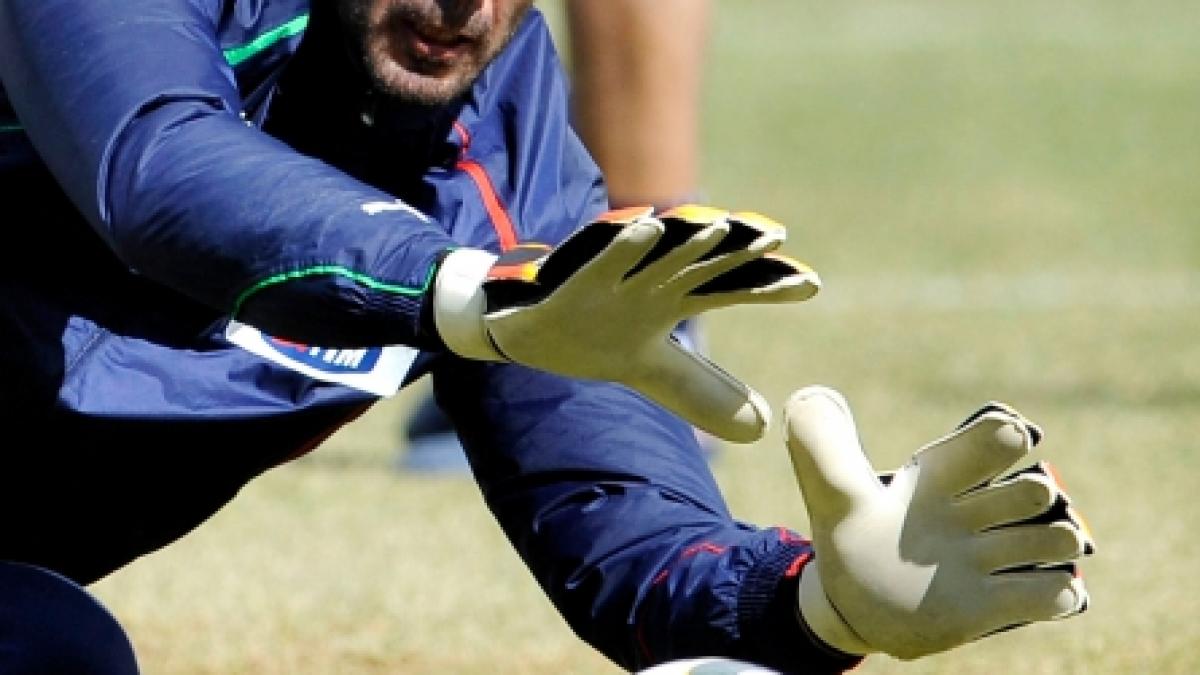 Italia: Buffon poate rata restul Mondialului!