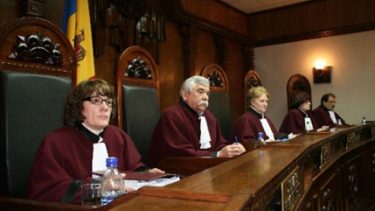 Legile sărăciei, la CCR