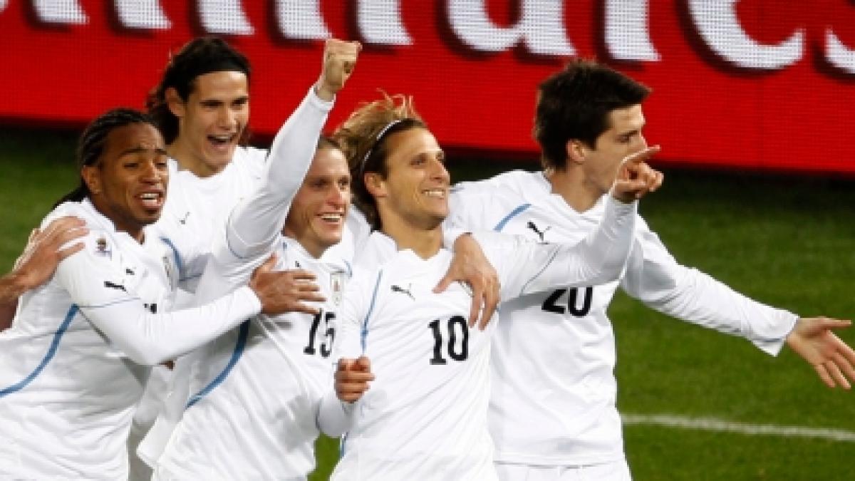 Diego Forlan a reuşit prima "dublă" a turneului final