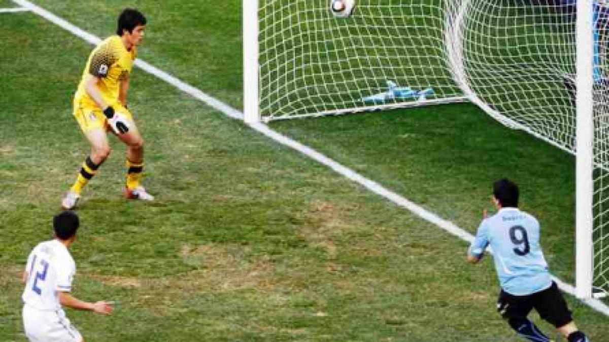 Uruguay - Coreea de Sud 2-1: "Celeştii", în sferturi după patru decenii de aşteptare