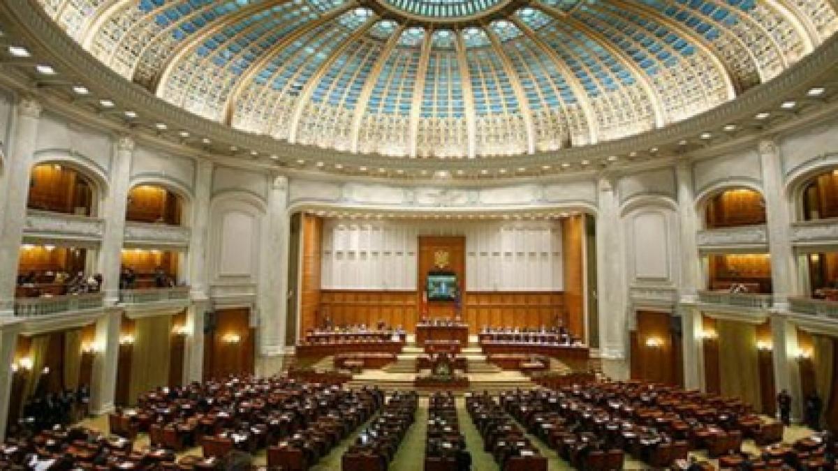 Tăierea salariilor, adoptată de Parlament