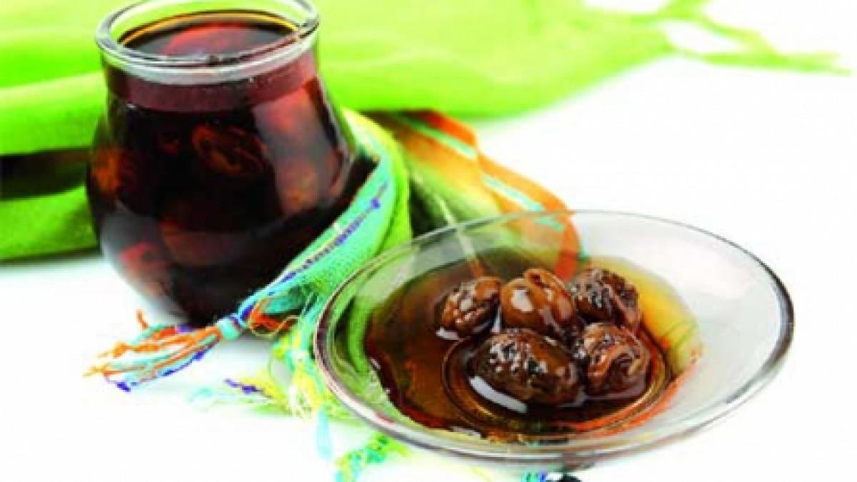 Dulceaţa de nuci verzi a bunicii