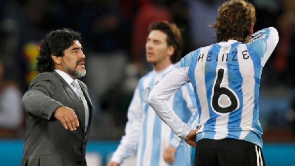 Argentinienii vor ca Maradona să rămână selecţioner