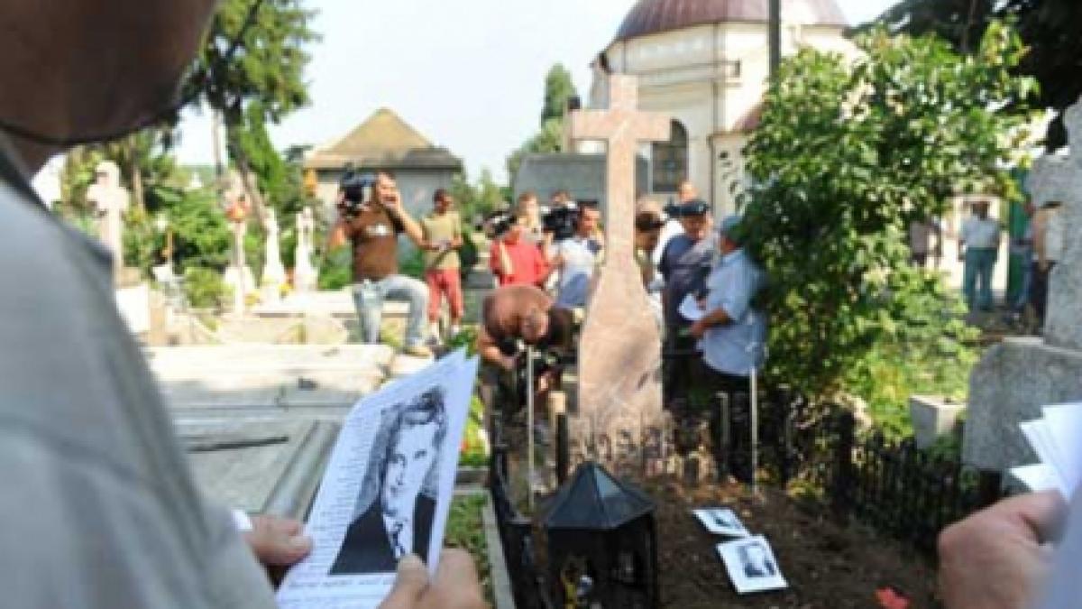 Ceauşescu a ieşit din mormânt