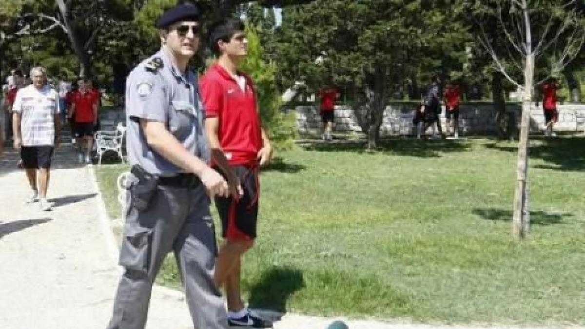 Dinamoviştii, însoţiţi de poliţişti la plimbarea prin Split