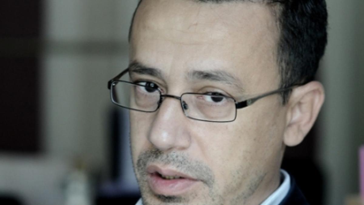 Victor Ciutacu, agresat de doi simpatizanţi ai preşedintelui Băsescu
