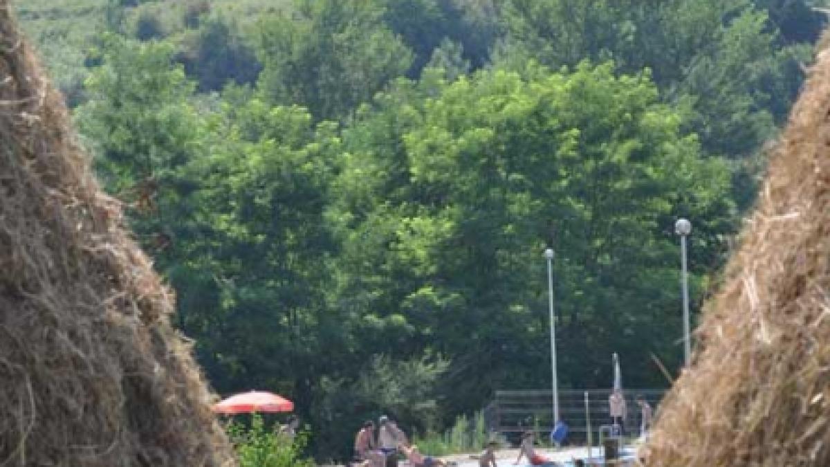 Ţăranii din Şimişna şi-au tras ştrand de cinci stele