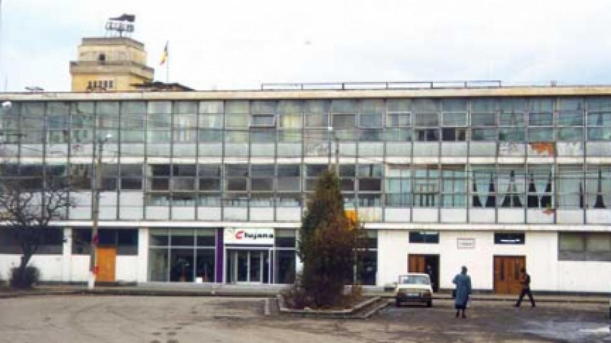 Pieţele vecinilor i-au lăsat pe români desculţi