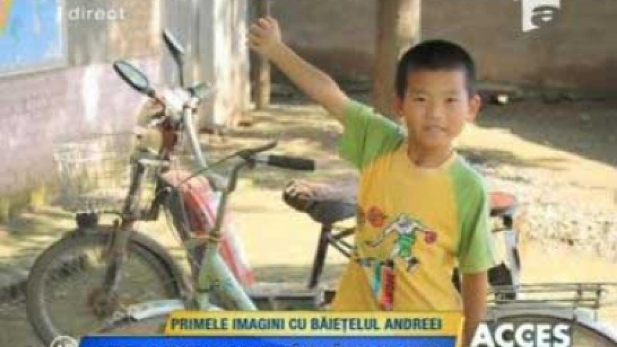 Primele imagini cu micuţul chinez adoptat de Andreea Marin