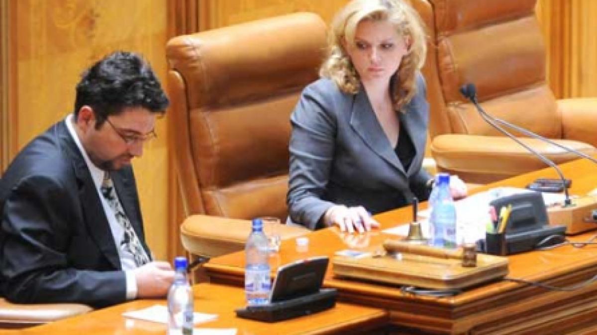 Emil Boc o face mincinoasă pe Roberta Anastase