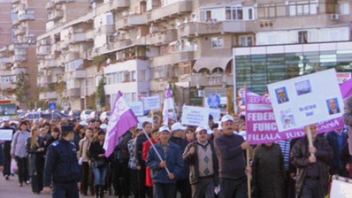 Miting la Râmnicu Vâlcea – “Ne-aţi furat bine!”