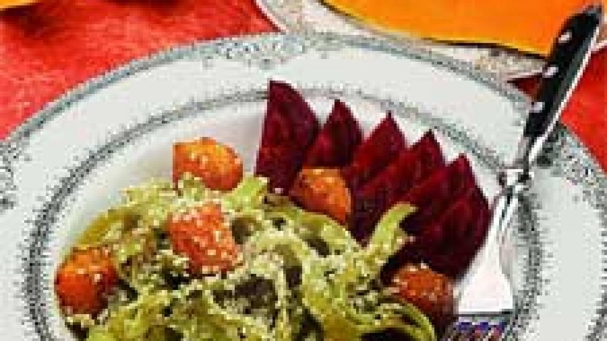 Tagliatelle cu sfeclă roşie