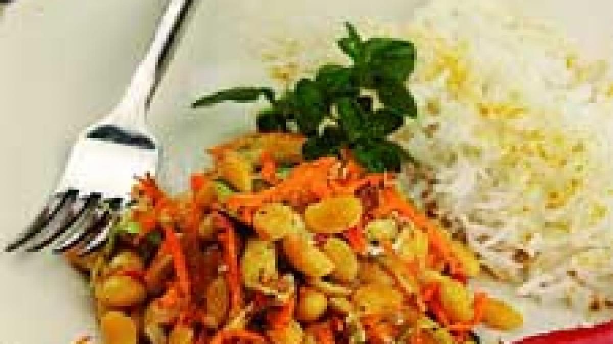 Orez cu salată de soia şi sos