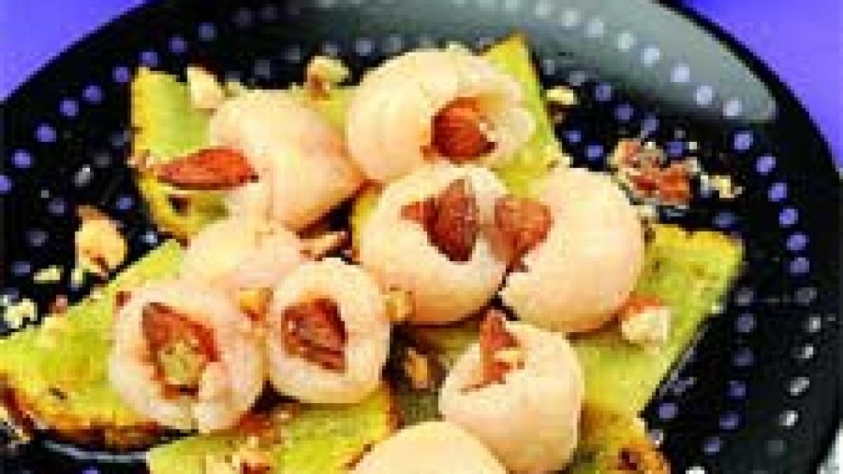 Salată de ananas cu litchii
