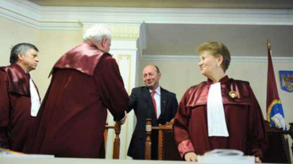"Curtea Constituţională, o instituţie penibilă"