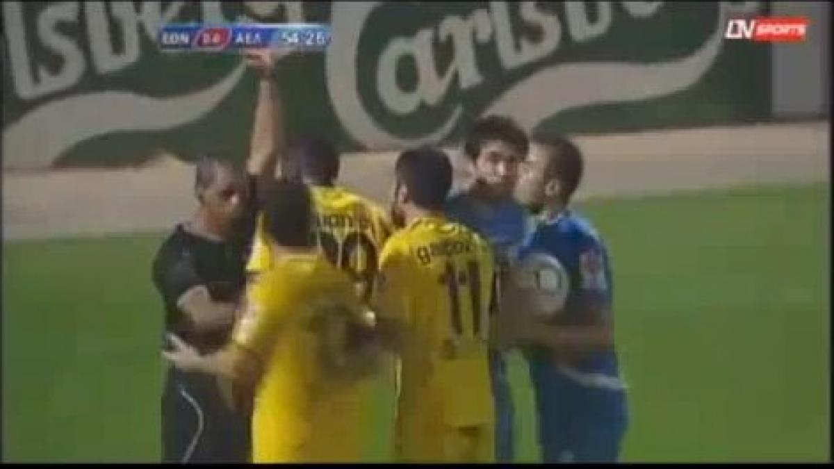 Video: Arbitraj comic la un meci al echipei lui Stoichiţă!