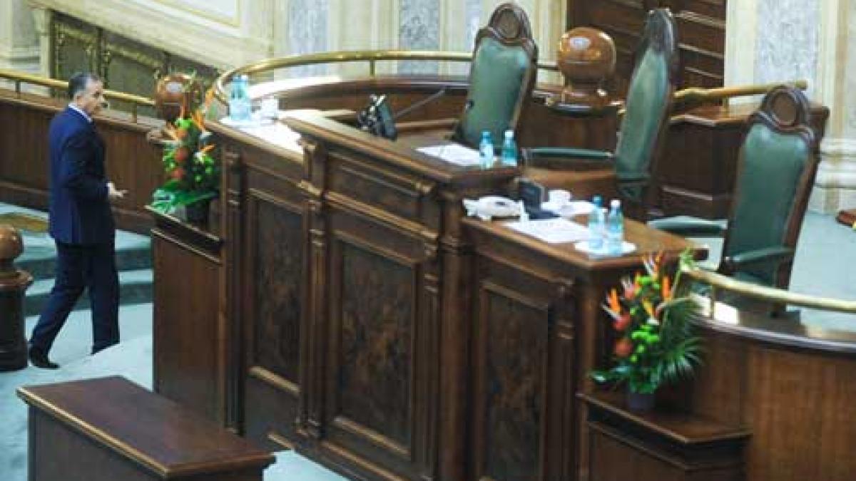 Scaunul lui Geoană vs Legea educaţiei