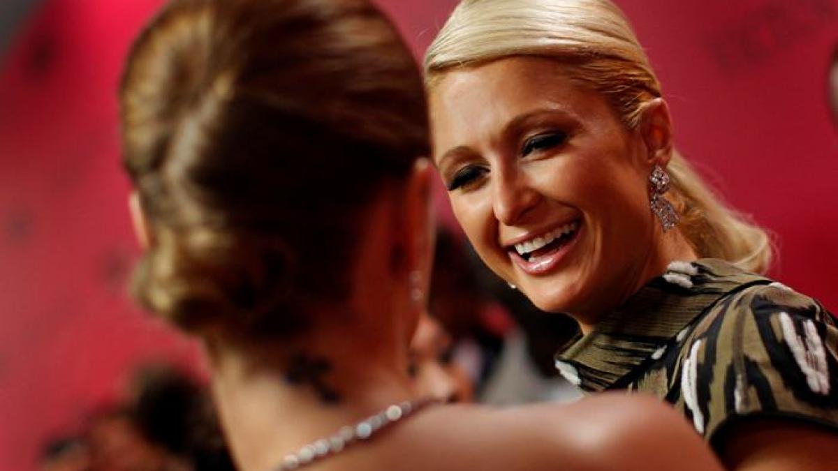 Paris Hilton se plimbă prin tribunale