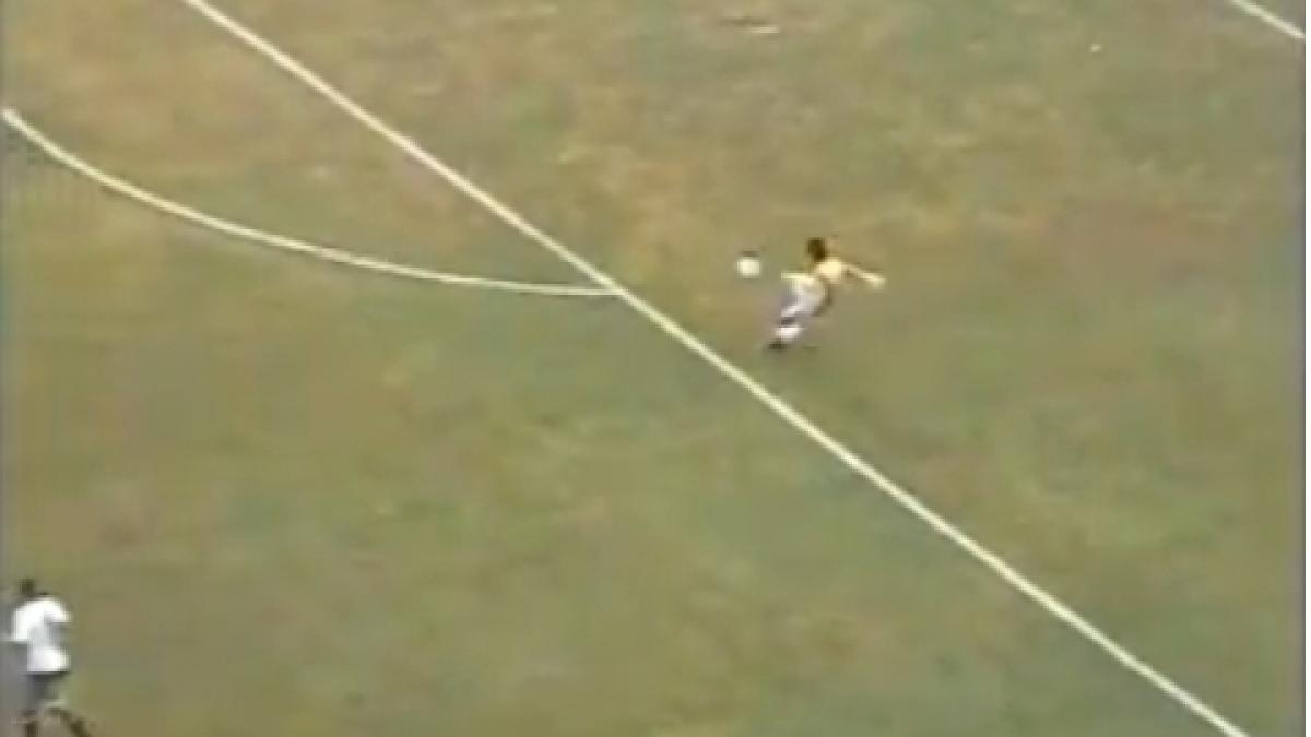 Video: un portar brazilian a înscris un gol antologic din degajare!