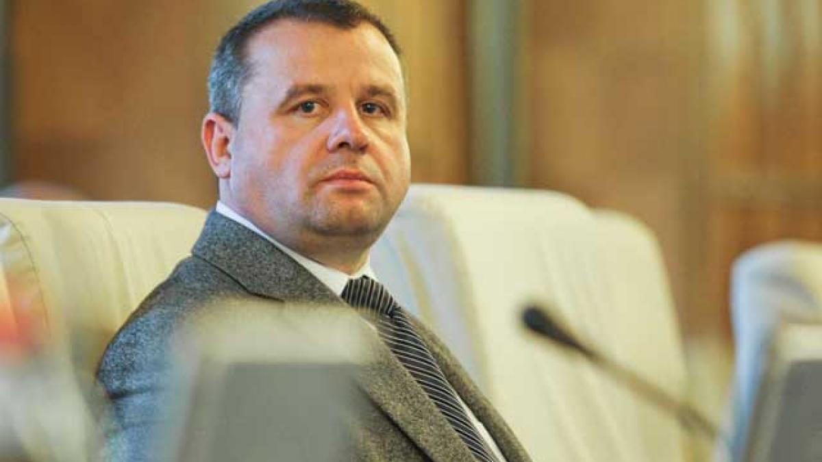 Mai multă muncă, mai puţine drepturi