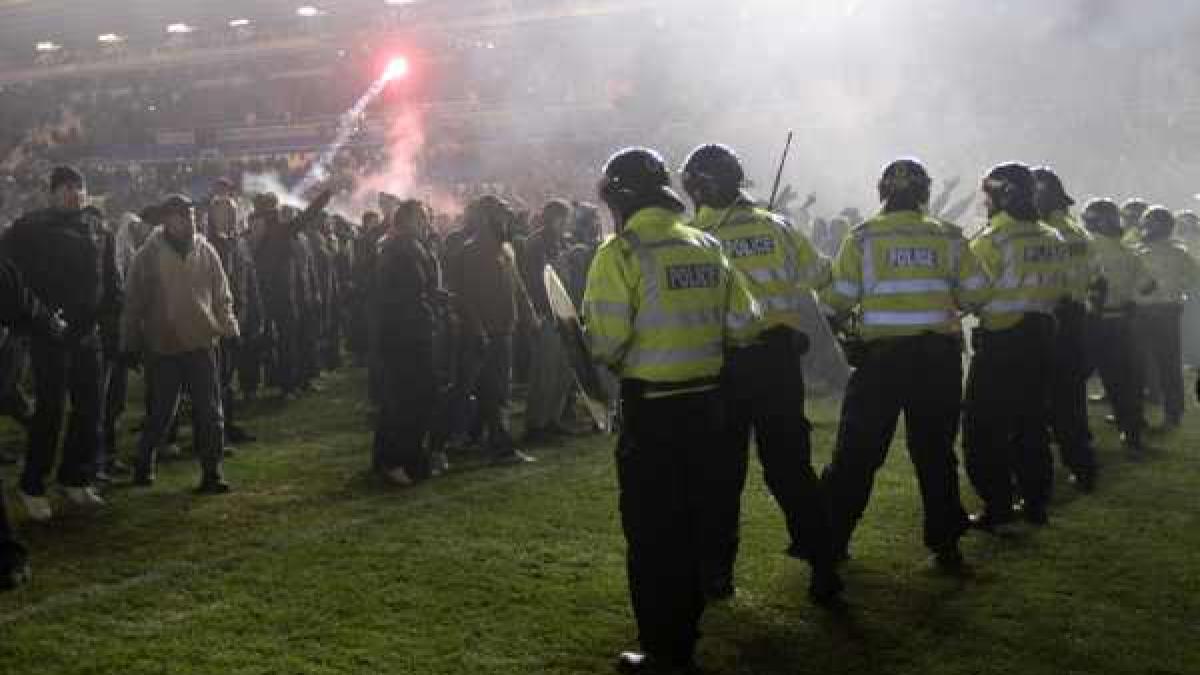Video: Teren invadat la Birmingham - Aston Villa