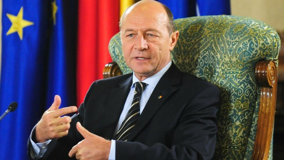 Băsescu: Ar fi o greşeală imensă ca romii să-şi schimbe denumirea în ţigani