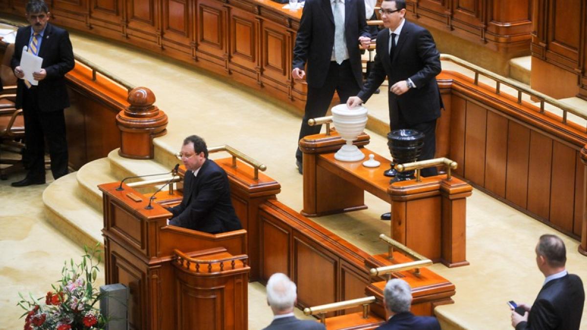Opoziţia n-a putut tăia Guvernul „hemoroid”