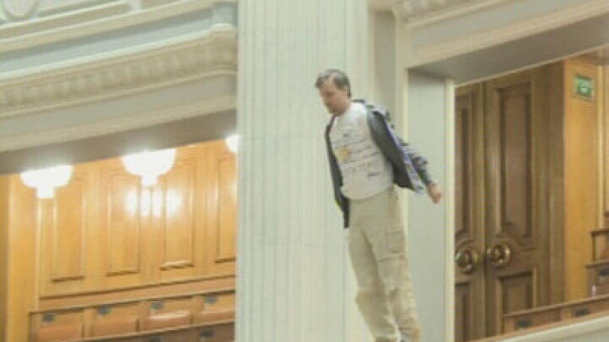 "Boc! Aţi luat drepturile copiilor! Libertate!"