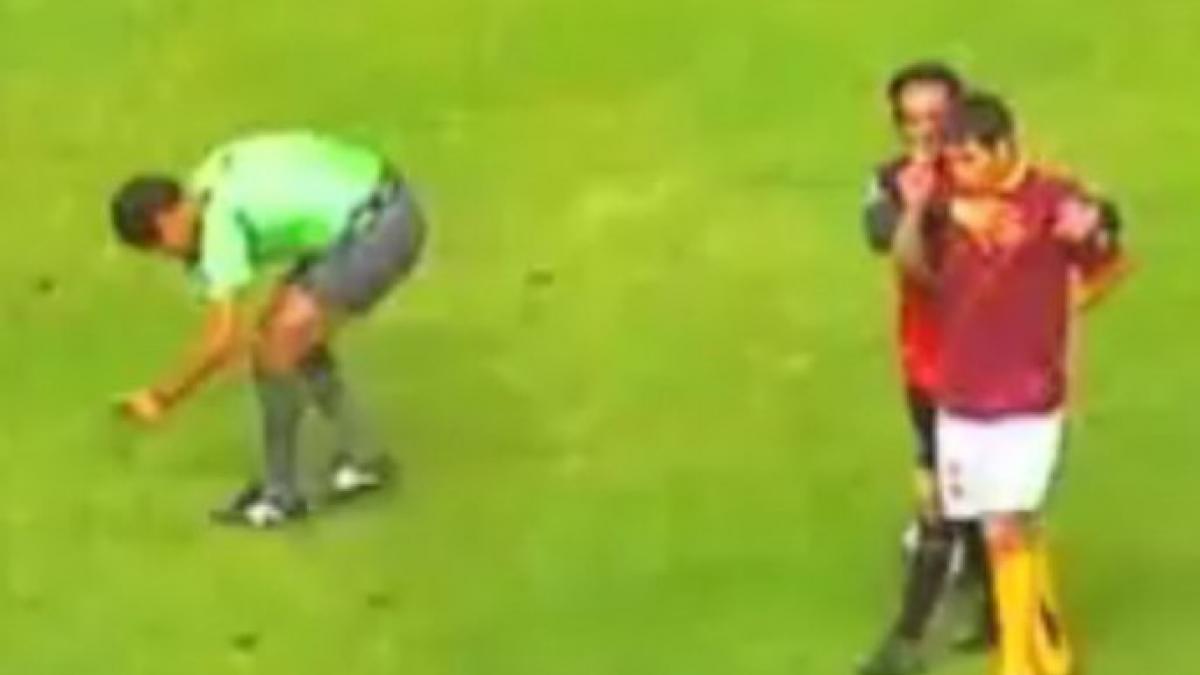 Video: Un cap în gură pentru un cartonaş galben!