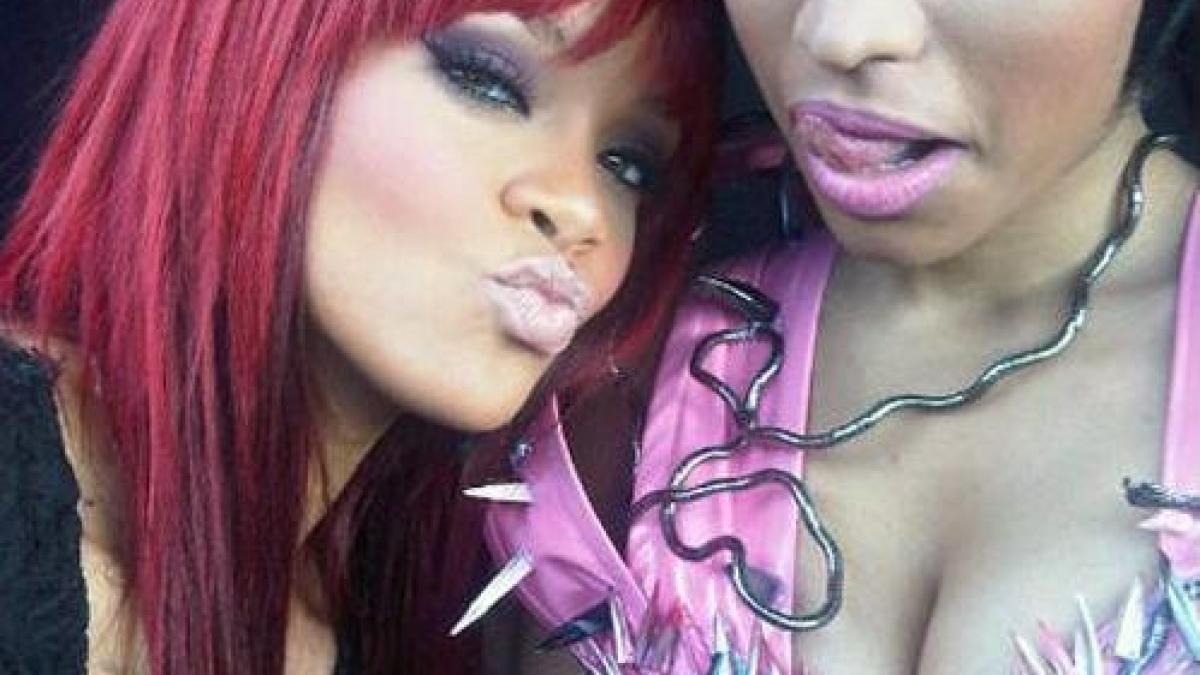 Rihanna: "Este atât de greu să mă abţin să o ating pe Nikki!"