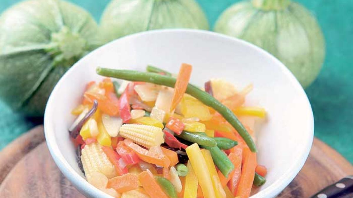 Azi gătim salată colorată!