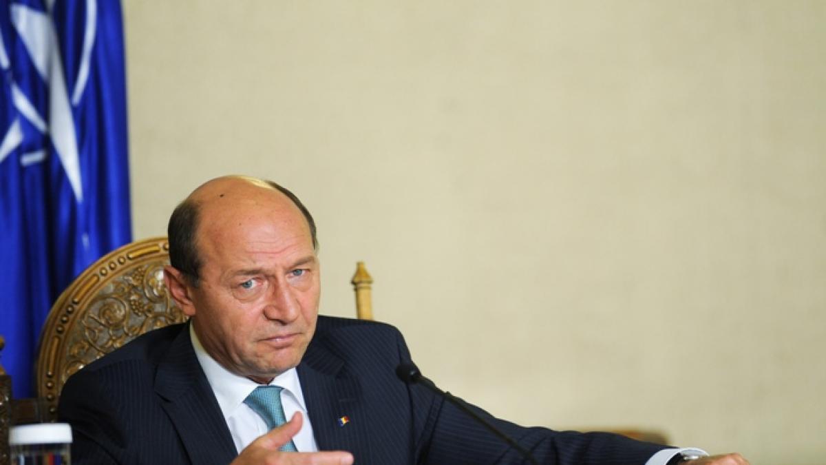Băsescu: Am primit zeci de mailuri de la militari, unele furioase, în care mă jigneau