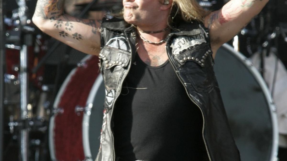 Solistul trupei Motley Crue are de executat două săptămâni de închisoare