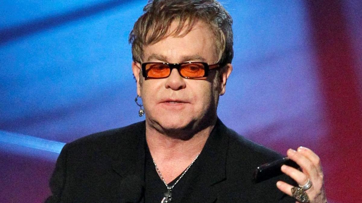 Elton John nu aşteaptă invitaţie la nunta prinţului William