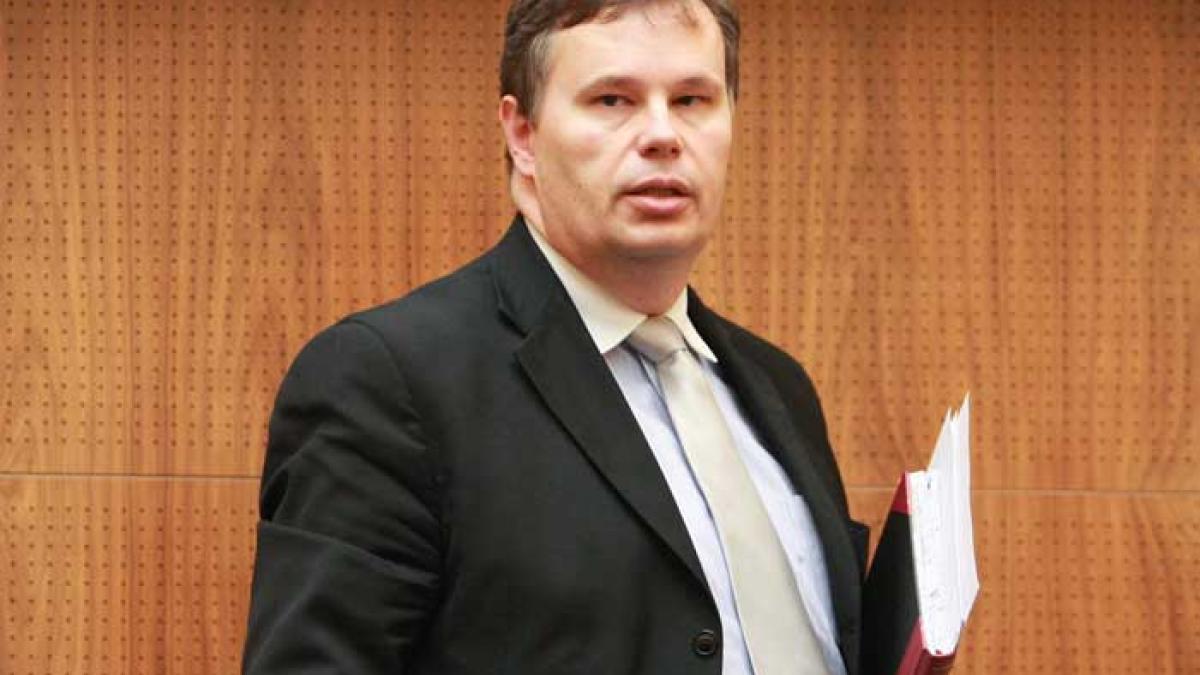 Franks se ţine de umor negru