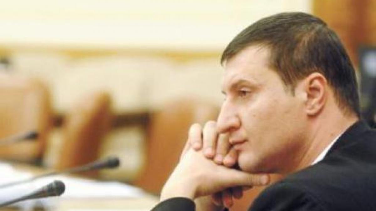 Coaliţia l-a scăpat pe Păsat de arestare