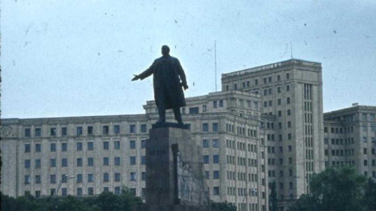 Statuia lui Lenin, scoasă dintr-un clip de prezentare a EURO 2012